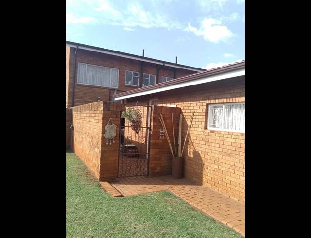 2 BEDROOM TOWNHOUSE FOR SALE IN EDELWEISS